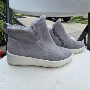 Clarks Collection Womens 6.5 Gray Grey Layton Star Pull On Sneaker Booties GUC.
